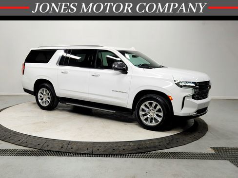 Used 2023 Chevrolet Suburban Premier image 1