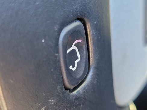 Used 2018 Jeep Cherokee Limited image 9