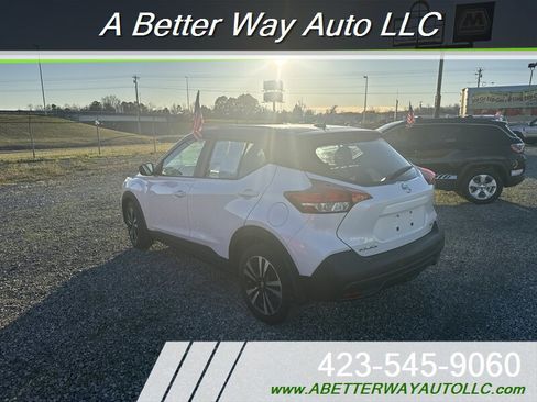Used 2018 Nissan Kicks SV image 4