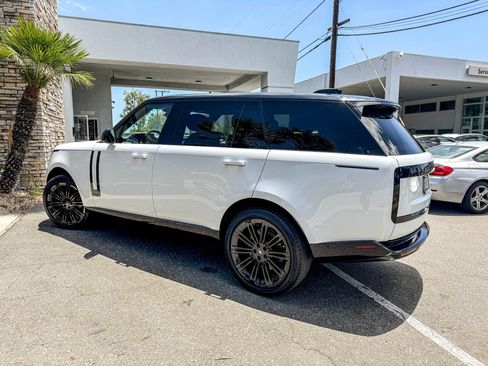Used 2024 Land Rover Range Rover Long Wheelbase Autobiography AWD/4WD image 3