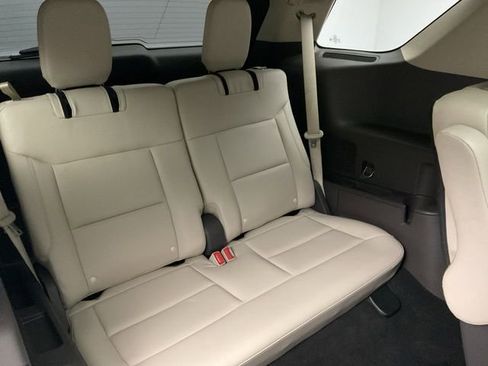 Used 2020 Ford Explorer Platinum w/ Premium Technology Package image 32