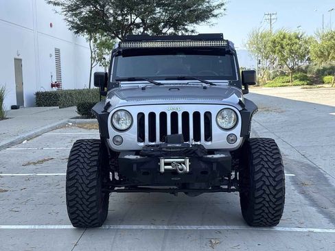 Used 2016 Jeep Wrangler Unlimited Rubicon AWD/4WD image 8