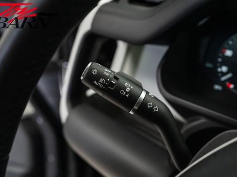 Used 2024 Land Rover Defender 110 SE image 31