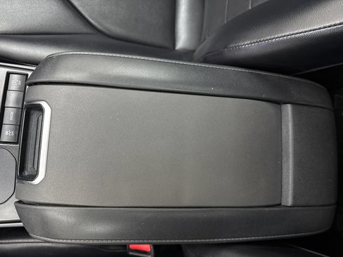 Used 2021 Toyota Highlander XLE FWD image 32