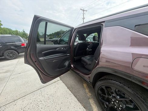 Used 2025 Chevrolet Traverse RS w/ LPO, Floor Liner Package AWD/4WD image 43