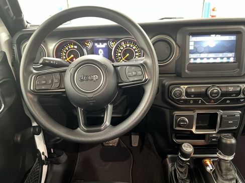 Used 2023 Jeep Gladiator Sport AWD/4WD image 19