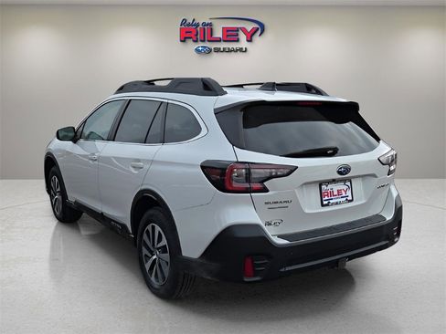 Used 2020 Subaru Outback Premium image 3