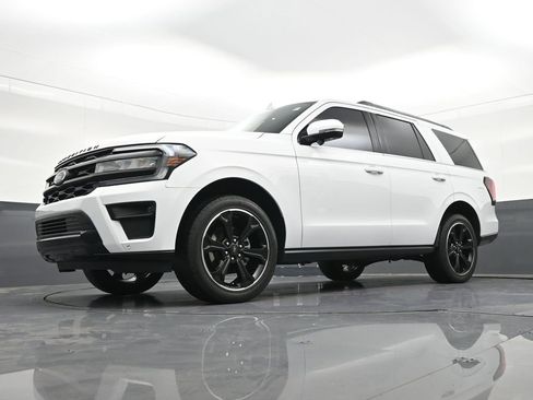 Used 2023 Ford Expedition Limited image 23