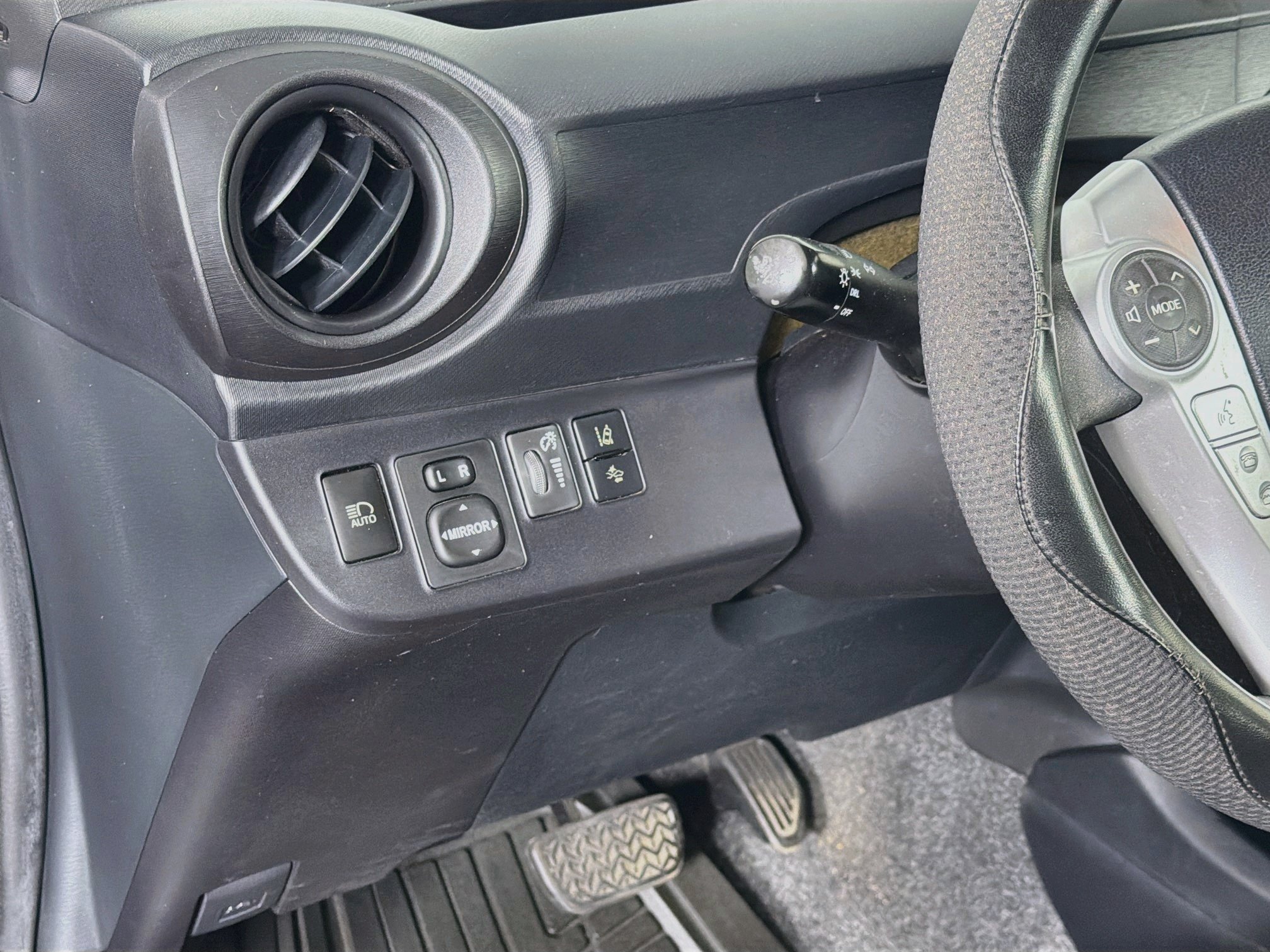 Used 2017 Toyota Prius C One FWD image 16