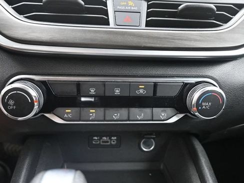 Used 2025 Nissan Altima 2.5 SV FWD image 28