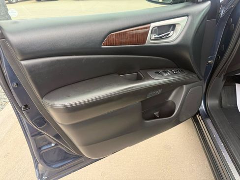 Used 2015 Nissan Pathfinder Platinum AWD/4WD image 13