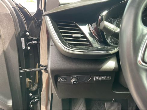 Used 2022 Buick Envision Avenir w/ Technology Package II FWD image 17