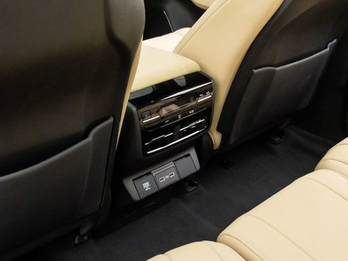 Used 2022 Acura MDX SH-AWD w/ Technology Package image 16