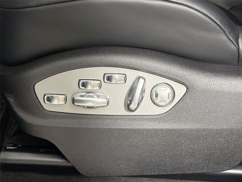 Used 2025 Porsche Macan S AWD/4WD image 32