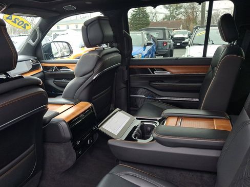 Used 2024 Jeep Grand Wagoneer L Series III image 20