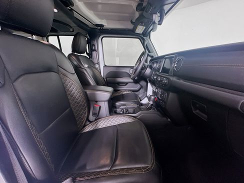 Used 2023 Jeep Wrangler Unlimited Sahara AWD/4WD image 30