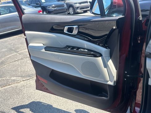 Used 2022 Kia Carnival EX FWD image 18