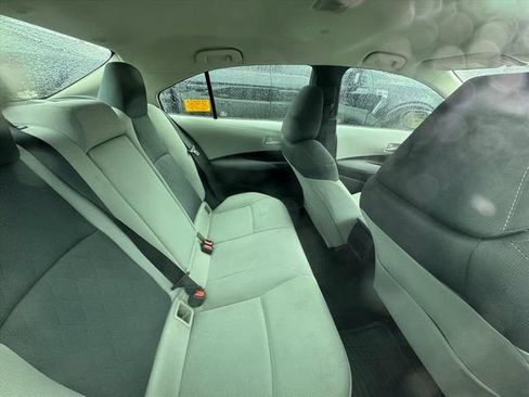 Used 2020 Toyota Corolla LE FWD image 4