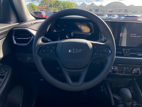 New 2026 Chevrolet TrailBlazer LT w/ Midnight Edition FWD image 4