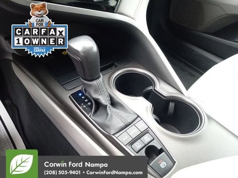 Used 2024 Toyota Camry SE image 18