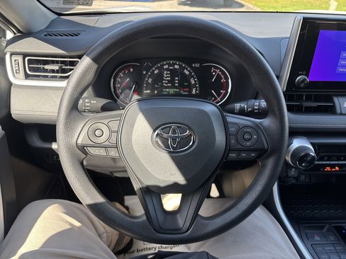 Certified 2025 Toyota RAV4 XLE AWD/4WD image 17