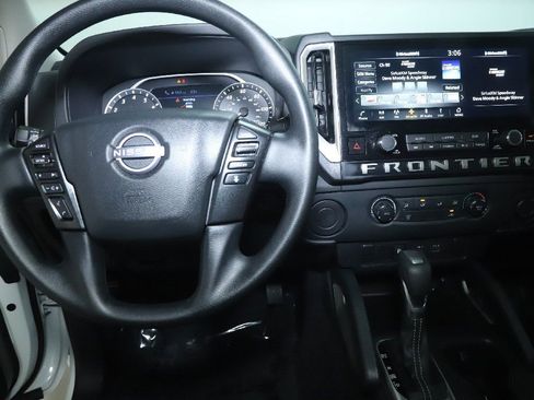 Certified 2025 Nissan Frontier SV RWD image 29