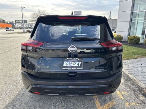 Used 2023 Nissan Rogue SV w/ SV Premium B Package image 7