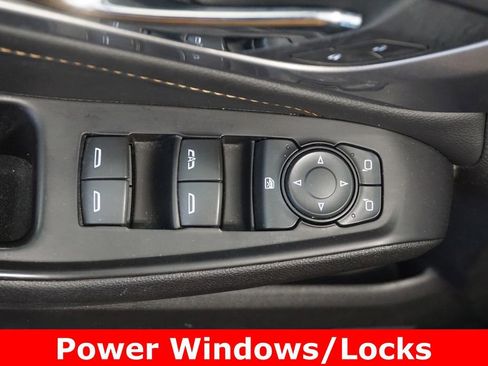 Used 2018 Chevrolet Traverse LT FWD image 5