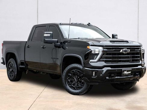 Used 2024 Chevrolet Silverado 2500 LTZ w/ LTZ Plus Package AWD/4WD image 9