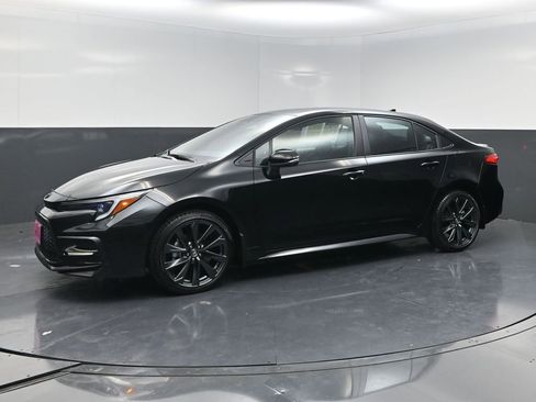 Used 2026 Toyota Corolla SE image 3