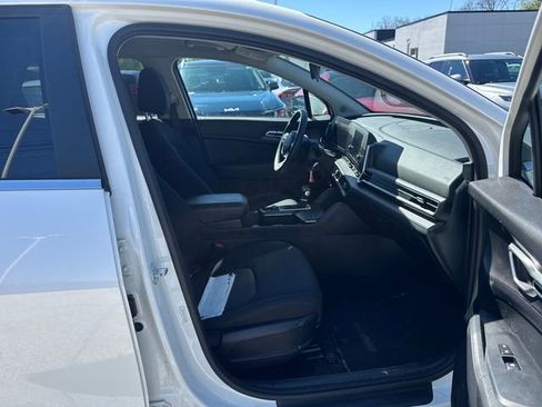 Certified 2023 Kia Sportage LX image 10