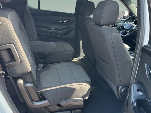 Used 2022 Chevrolet Traverse LT FWD image 15