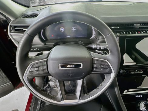 Used 2023 Jeep Grand Cherokee Laredo AWD/4WD image 11