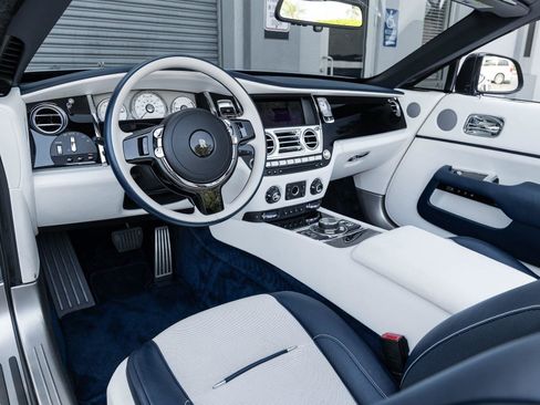Used 2018 Rolls-Royce Dawn image 6