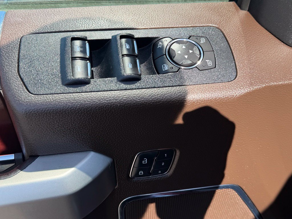 Used 2018 Ford F150 King Ranch w/ Equipment Group 601A Luxury AWD/4WD image 16