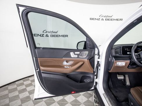 Used 2024 Mercedes-Benz GLS 450 4MATIC image 21