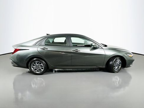 Certified 2024 Hyundai Elantra SEL image 8