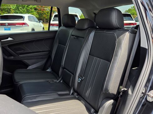 Certified 2023 Volkswagen Tiguan SE w/ Panoramic Sunroof Package FWD image 45