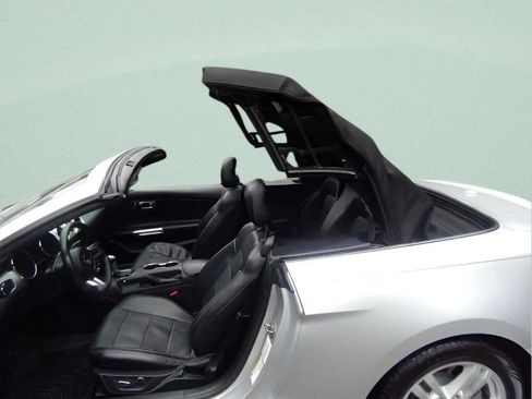 Used 2015 Ford Mustang Premium image 41