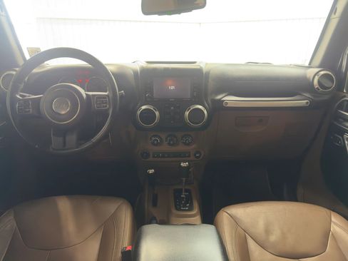 Used 2015 Jeep Wrangler Unlimited Sahara w/ Connectivity Group image 17