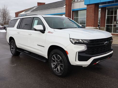 Used 2023 Chevrolet Suburban Z71 w/ Luxury Package image 4