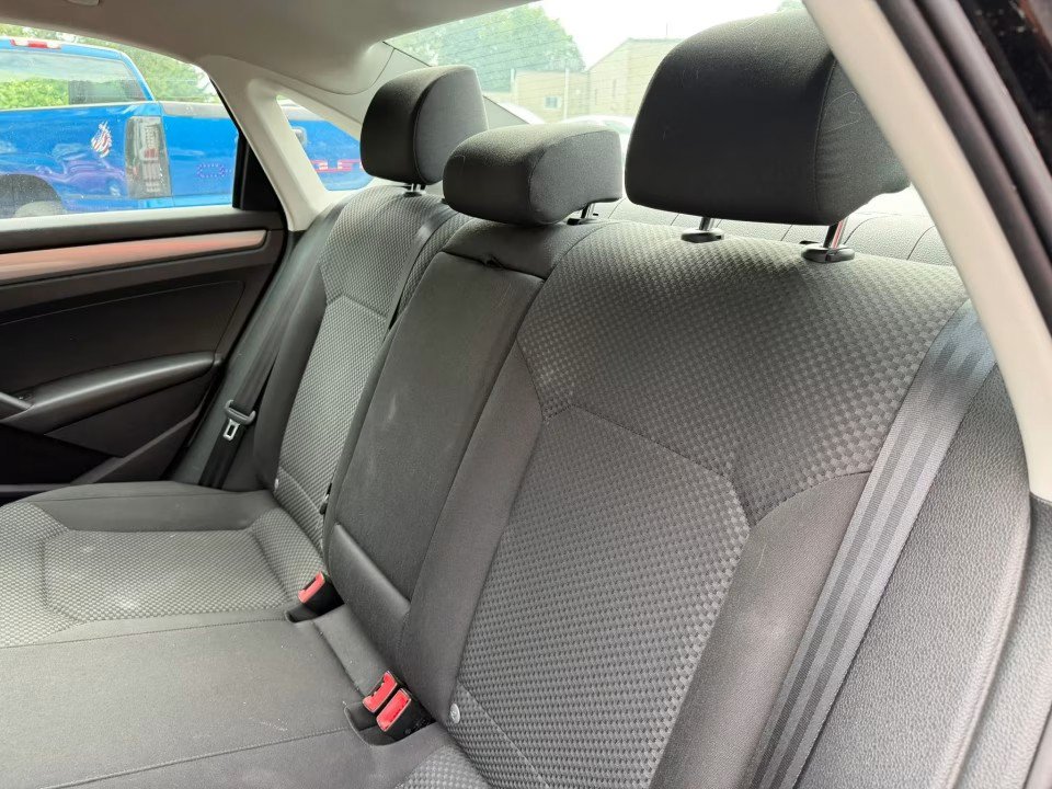 Used 2015 Volkswagen Passat 1.8T S FWD image 11