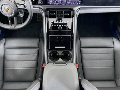 Used 2025 Porsche Panamera RWD image 17