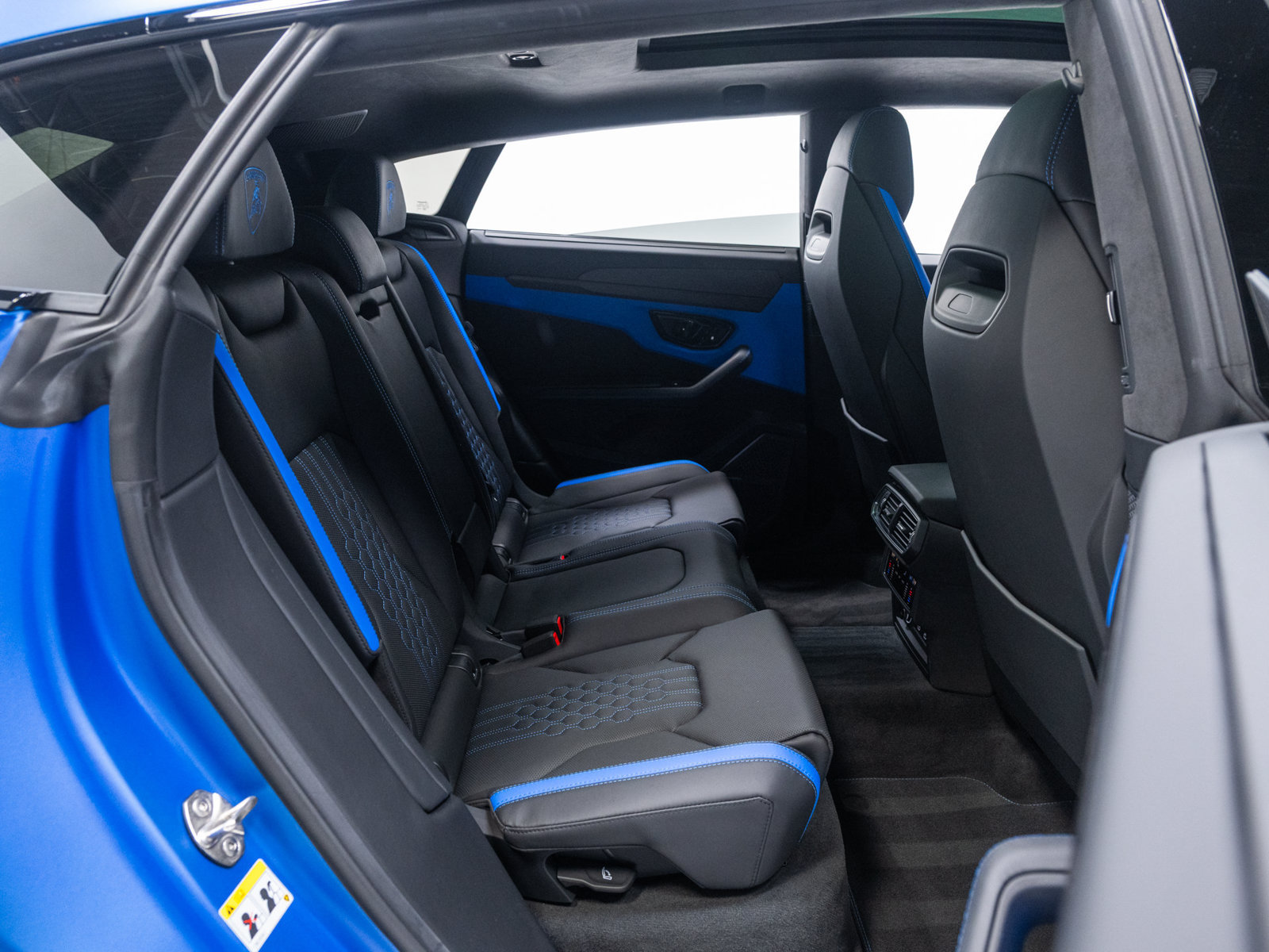 Used 2025 Lamborghini Urus SE AWD/4WD image 70