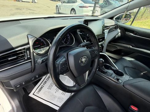 Used 2021 Toyota Camry XSE FWD image 9