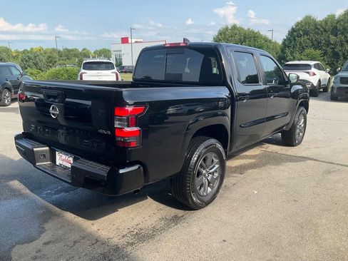 Used 2025 Nissan Frontier SV image 7