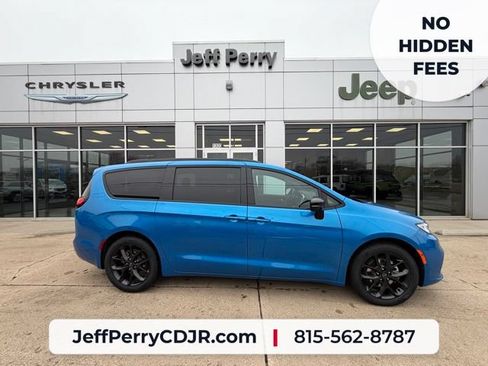 New 2026 Chrysler Pacifica Select w/ S Appearance Package FWD image 1