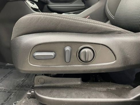 Certified 2022 GMC Terrain SLE w/ Driver Convenience Package image 9