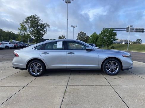 Used 2024 Honda Accord EX image 13