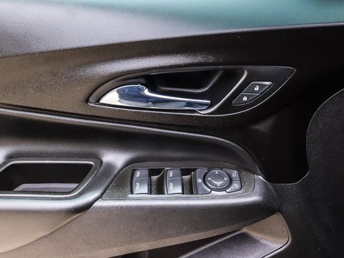 Used 2021 Chevrolet Equinox LT image 32